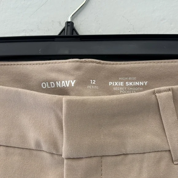 Old Navy High Rise Pixie Skinny Khaki Pants Size 12 Petite NWOT - Picture 3 of 4